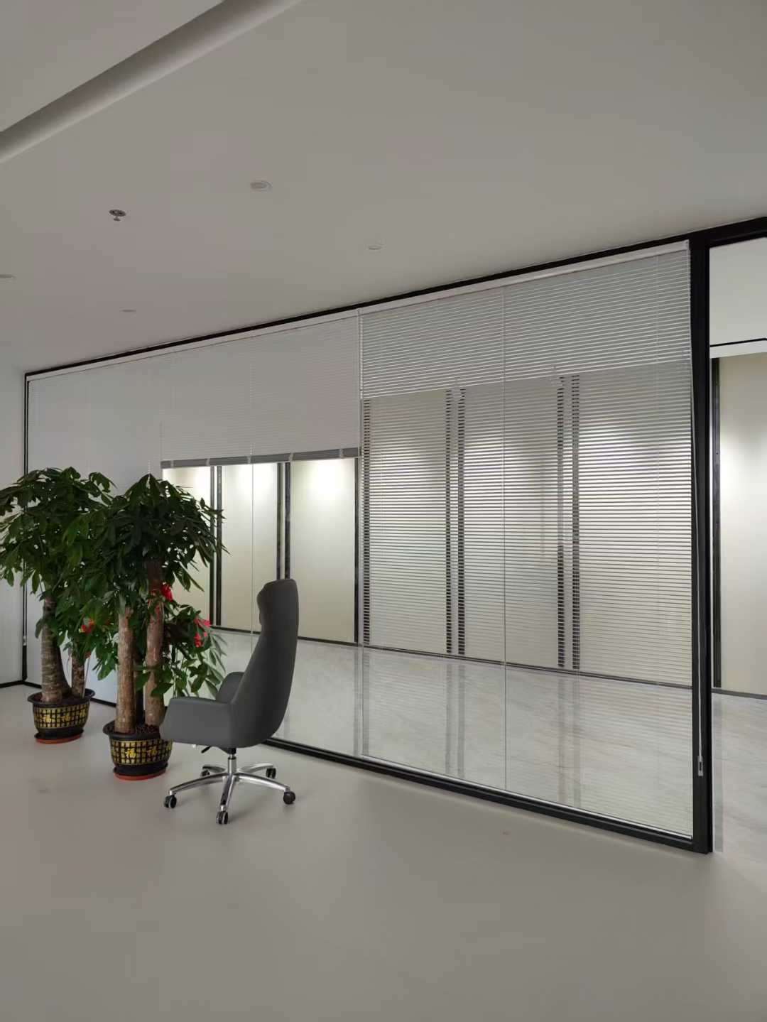 On-site Effect of Aluminum Blinds in an Office