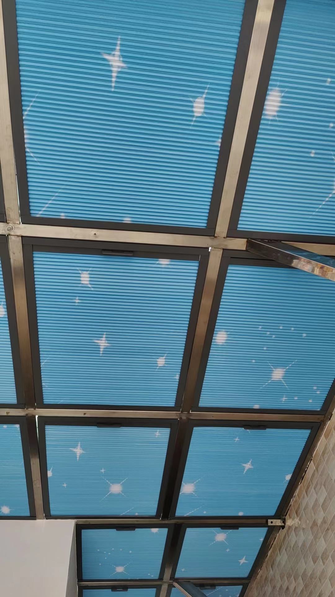 One of the on-site effects after the installation of electric honeycomb blinds in the sunroom